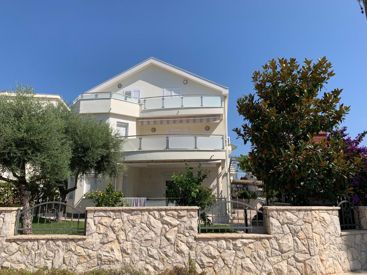 Apartments Dumancic Biograd Na Moru Buitenkant foto