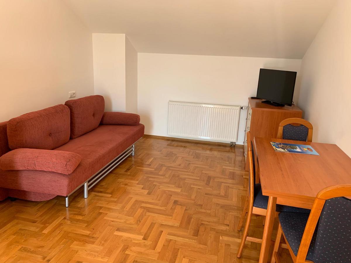 Apartments Dumancic Biograd Na Moru Buitenkant foto